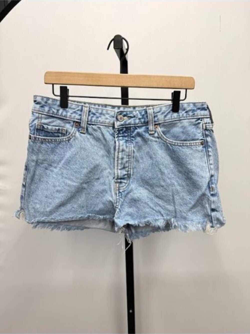 Old Navy O.G. Straight Light Wash Raw Hem Denim Shorts